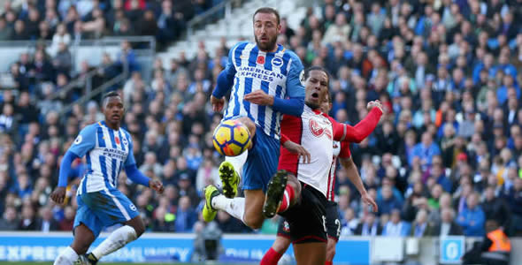  布莱顿海鸥展翅高飞，传控打法征服安菲尔德  