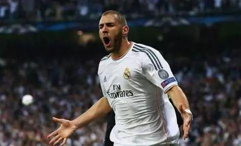  门兴格拉德巴赫默契配合，团队足球撕破对手防线